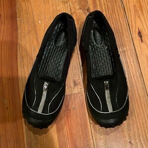 Ladies Privo brand slip on shoes,casual, canvas with silver trim, rubber sole